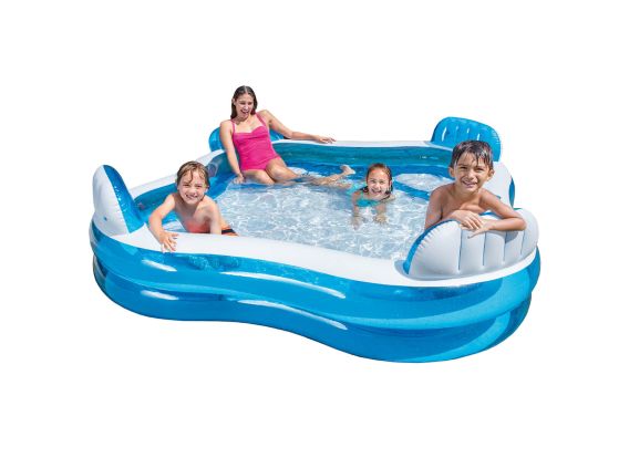 Piscine gonflable avec chaises