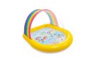 Piscine arc-en-ciel avec jets d'eau
