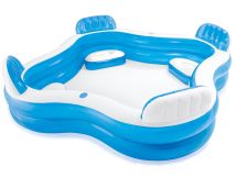 Piscine gonflable avec chaises
