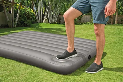 Matelas gonflable avec pompe à pied Matelas gonflable avec pompe à pied